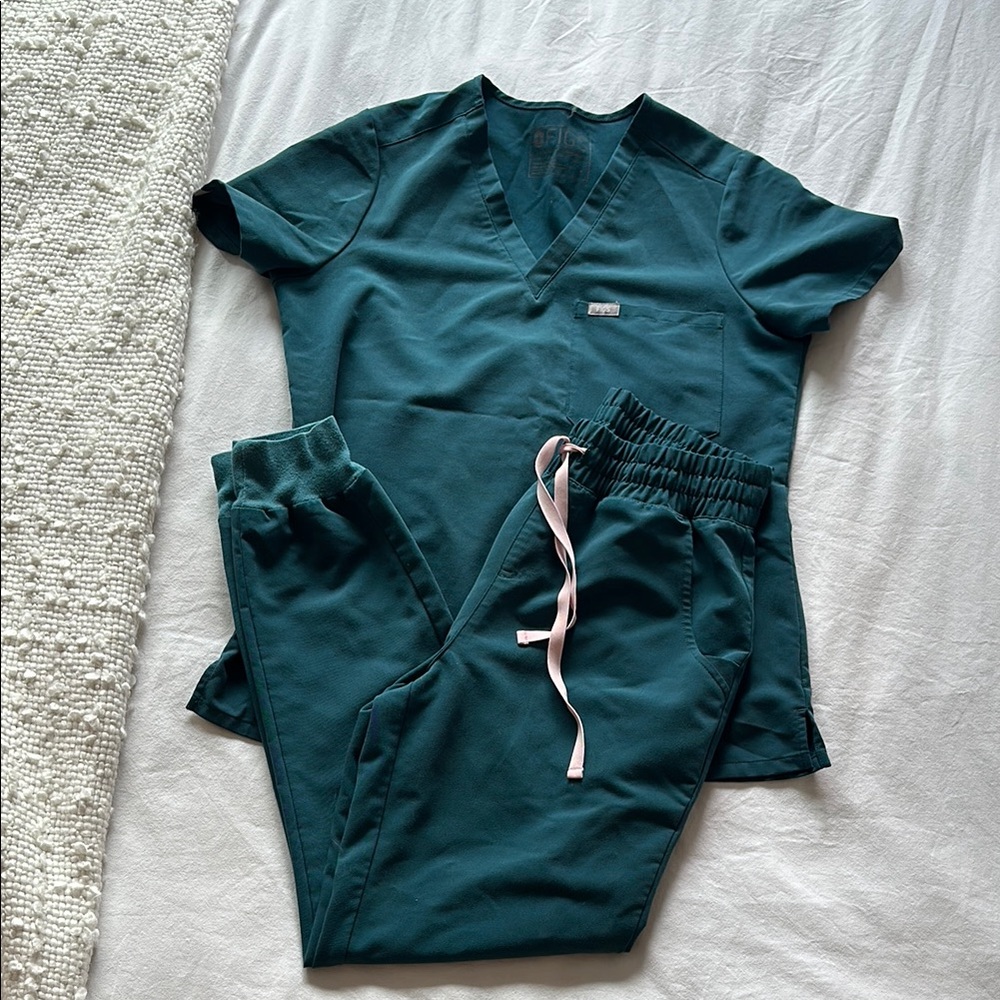 Caribbean blue Scrubs with Pink Drawstring